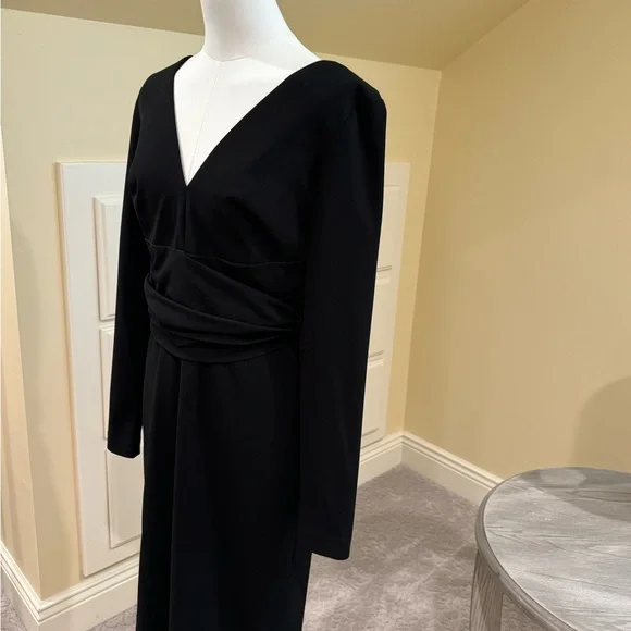 DRESS THE POPULATION Sml Classical Black L/S Dress. Sharp, tailored look. - Picture 3 of 5